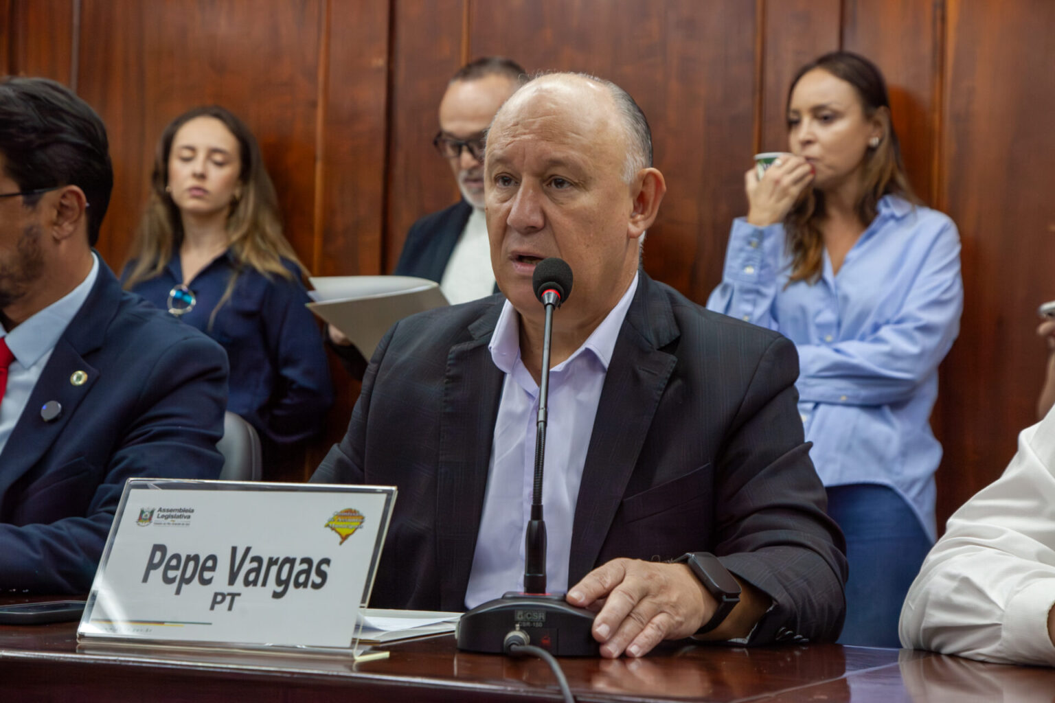 Pepe Vargas critica uso de poços profundos pela Aegea