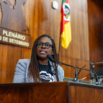 Laura Sito aponta retrocesso em políticas para as mulheres e denuncia cortes no orçamento