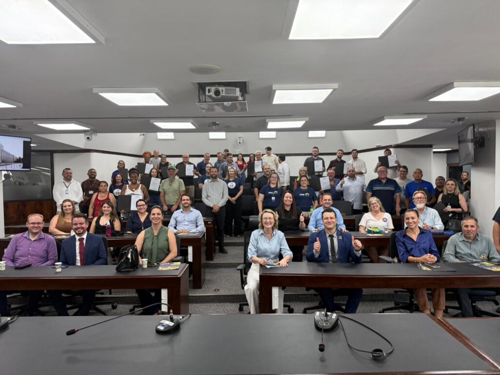 Leonel Radde oficializa entrega de recursos de emenda parlamentar participativa