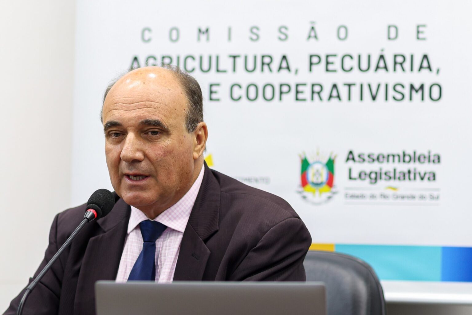 Zé Nunes comenta impactos da guerra do Oriente Médio na avicultura gaúcha