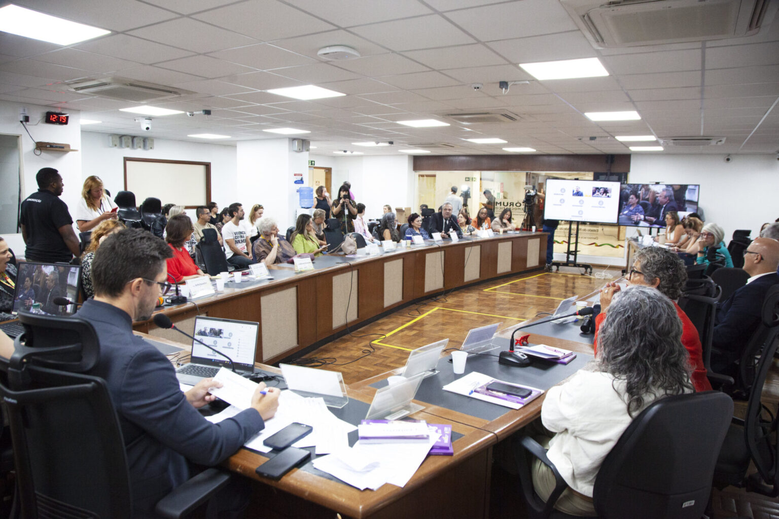 Adão Pretto cobra mais investimentos do governo Leite no combate à violência contra a mulher