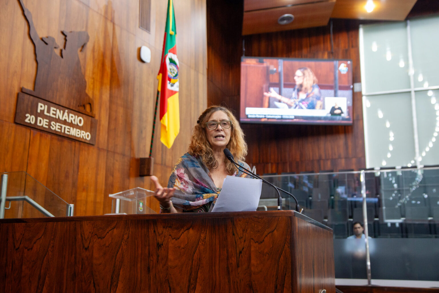 Governo do RS se recusa a reduzir ICMS e penaliza famílias gaúchas, afirma deputada Sofia Cavedon