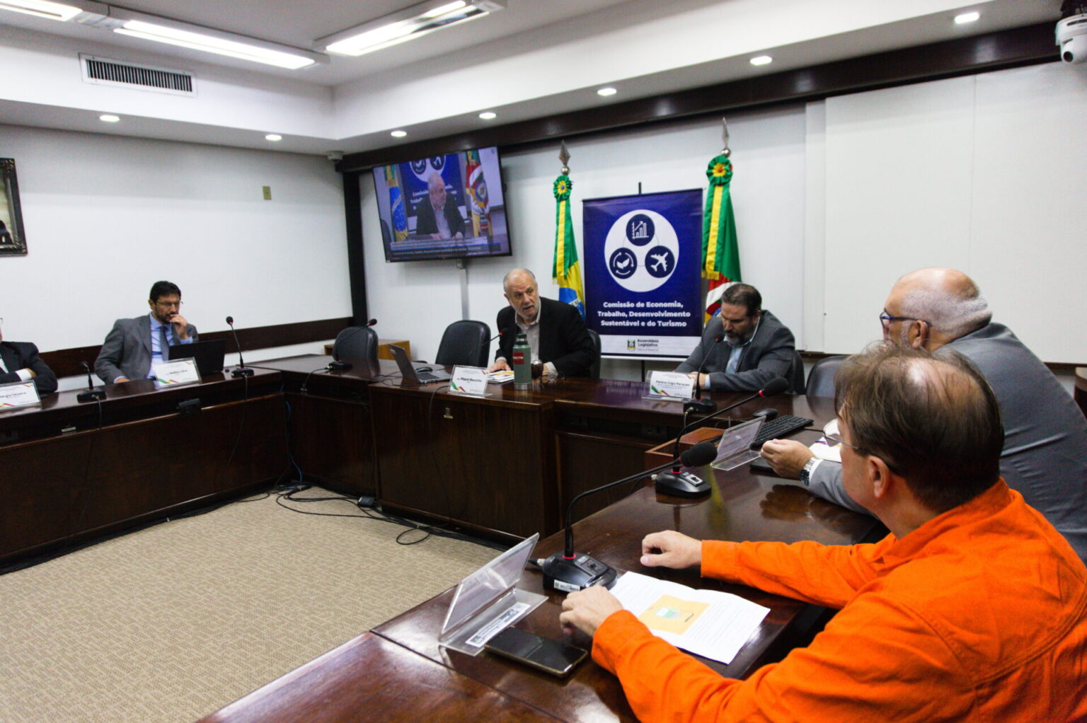 Rossetto cobra ação imediata de Eduardo Leite para proteger a economia gaúcha Rossetto cobra ação imediata de Eduardo Leite para proteger a economia gaúcha
