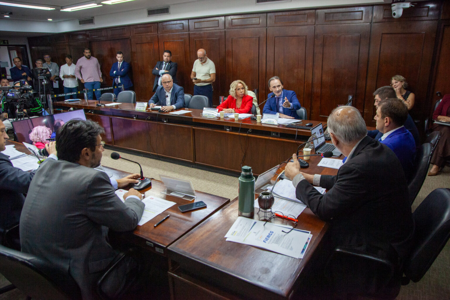 Secretário Costella confirma na CPI que opção pelo modelo de concessões é ideológico