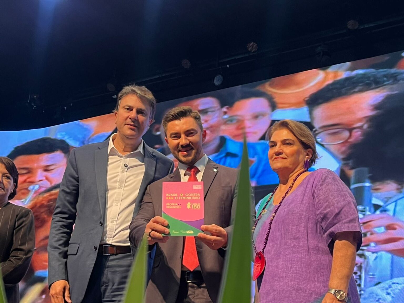 Após aprovação no RS, governo federal regulamenta lei que inclui prevenção à violência contra a mulher nos currículos escolares