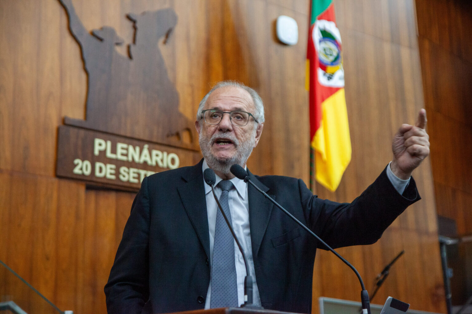 Requerimento do PT garante aprovação da redação final do projeto de reajuste do piso do magistério Requerimento do PT garante aprovação da redação final do projeto de reajuste do piso do magistério