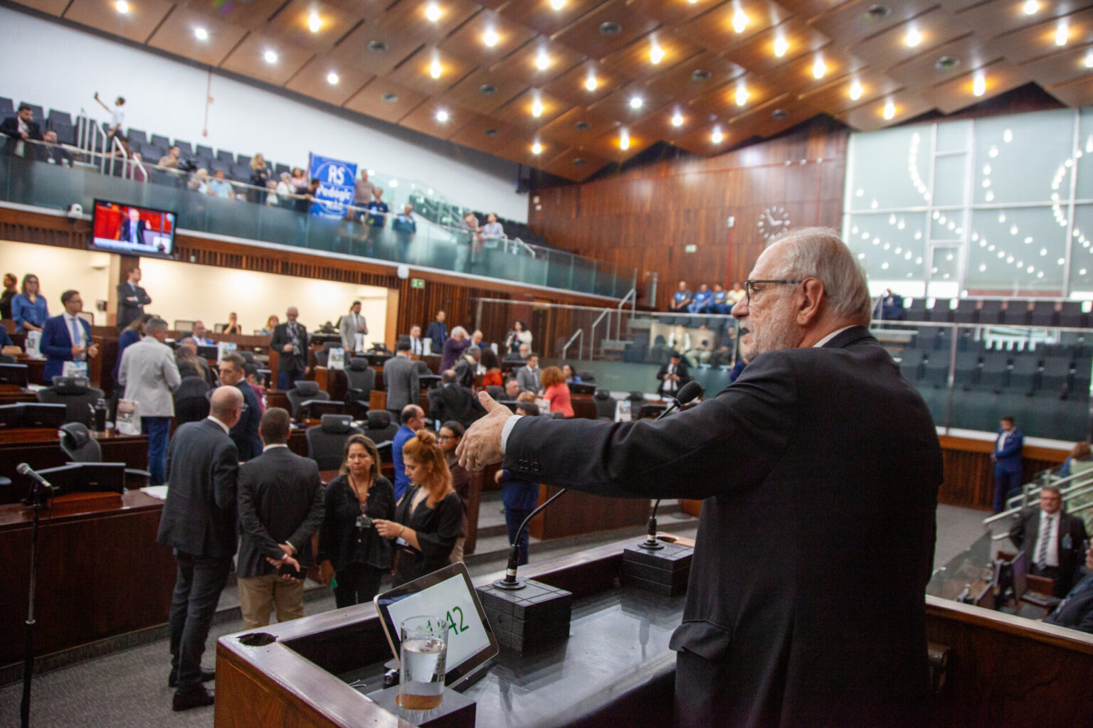 Plenário da Assembleia derrota Leite e prorroga CPI dos Pedágios