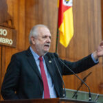 A liberdade como discurso, a servidão como propósito (Artigo: por Miguel Rossetto)