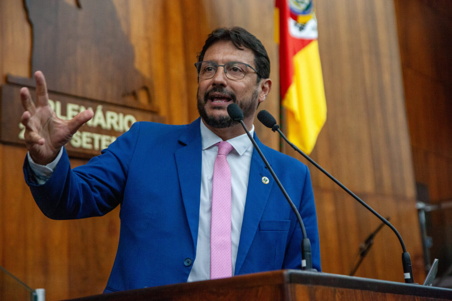 Para além dos números: comunicar para salvar a democracia e sintonizar o Brasil em 2026 (Artigo: por Halley Lino)