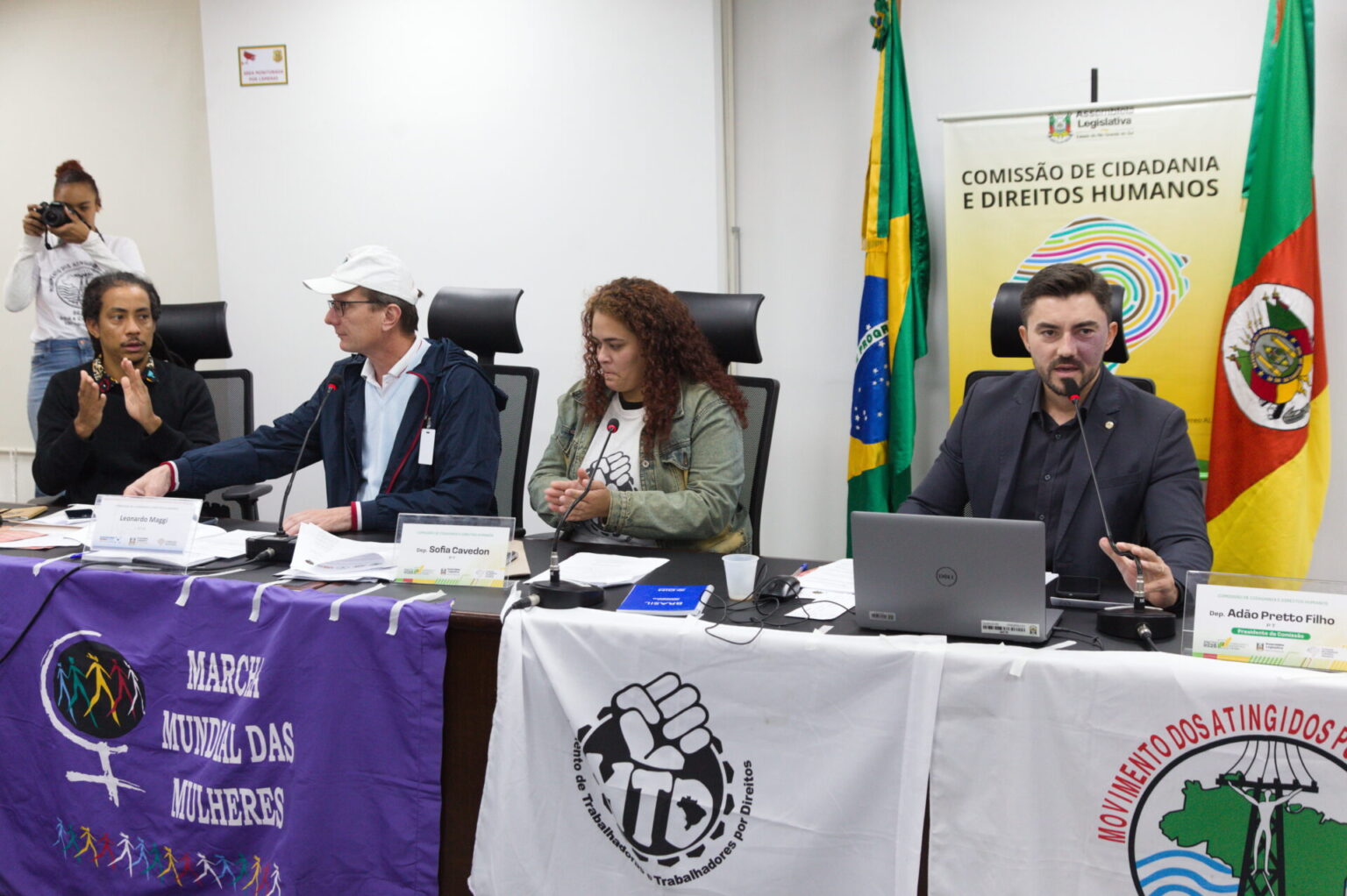 Sem governo Leite presente, audiência reúne demandas de atingidos pelas enchentes