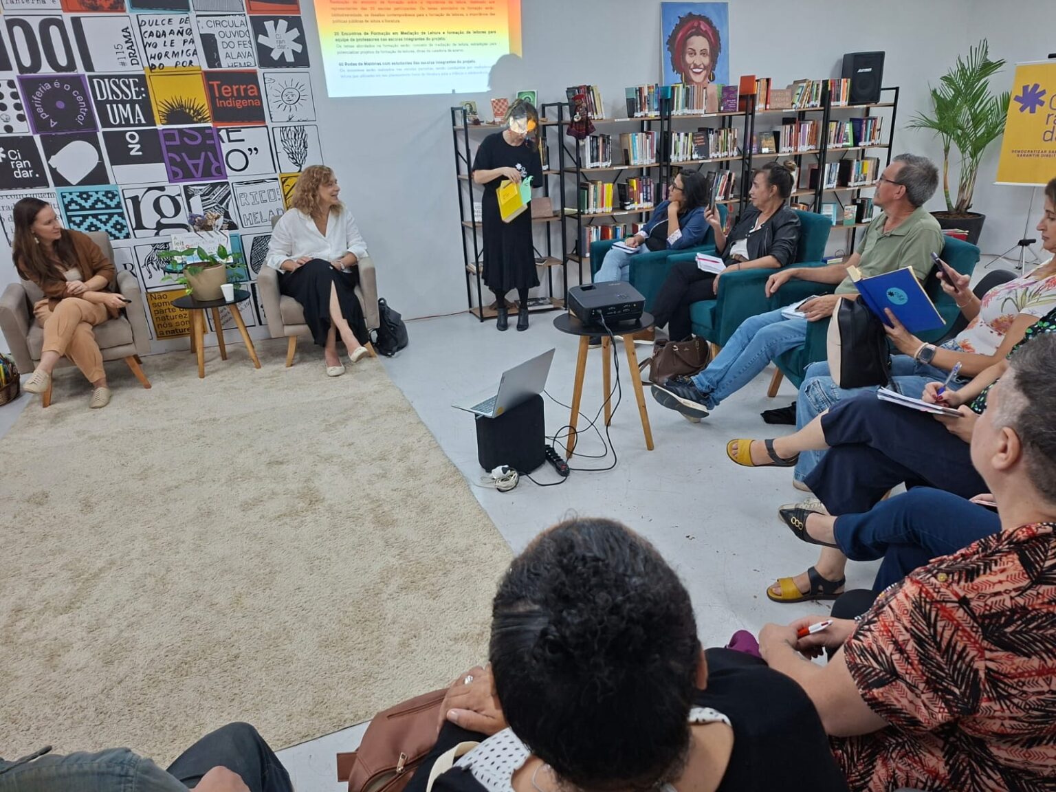 Com emenda da deputada Sofia Cavedon, 40 escolas públicas terão contação de histórias Com emenda da deputada Sofia Cavedon, 40 escolas públicas terão contação de histórias