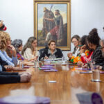 Ministra das Mulheres recebe relatório sobre feminicídios no RS e discute ações preventivas