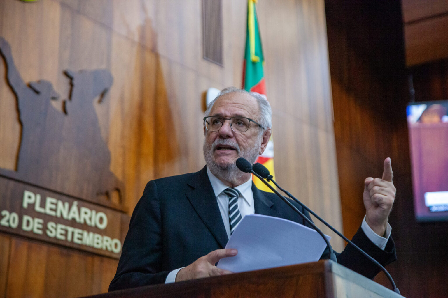 Rossetto defende valorização do salário mínimo como pilar da justiça social e do desenvolvimento