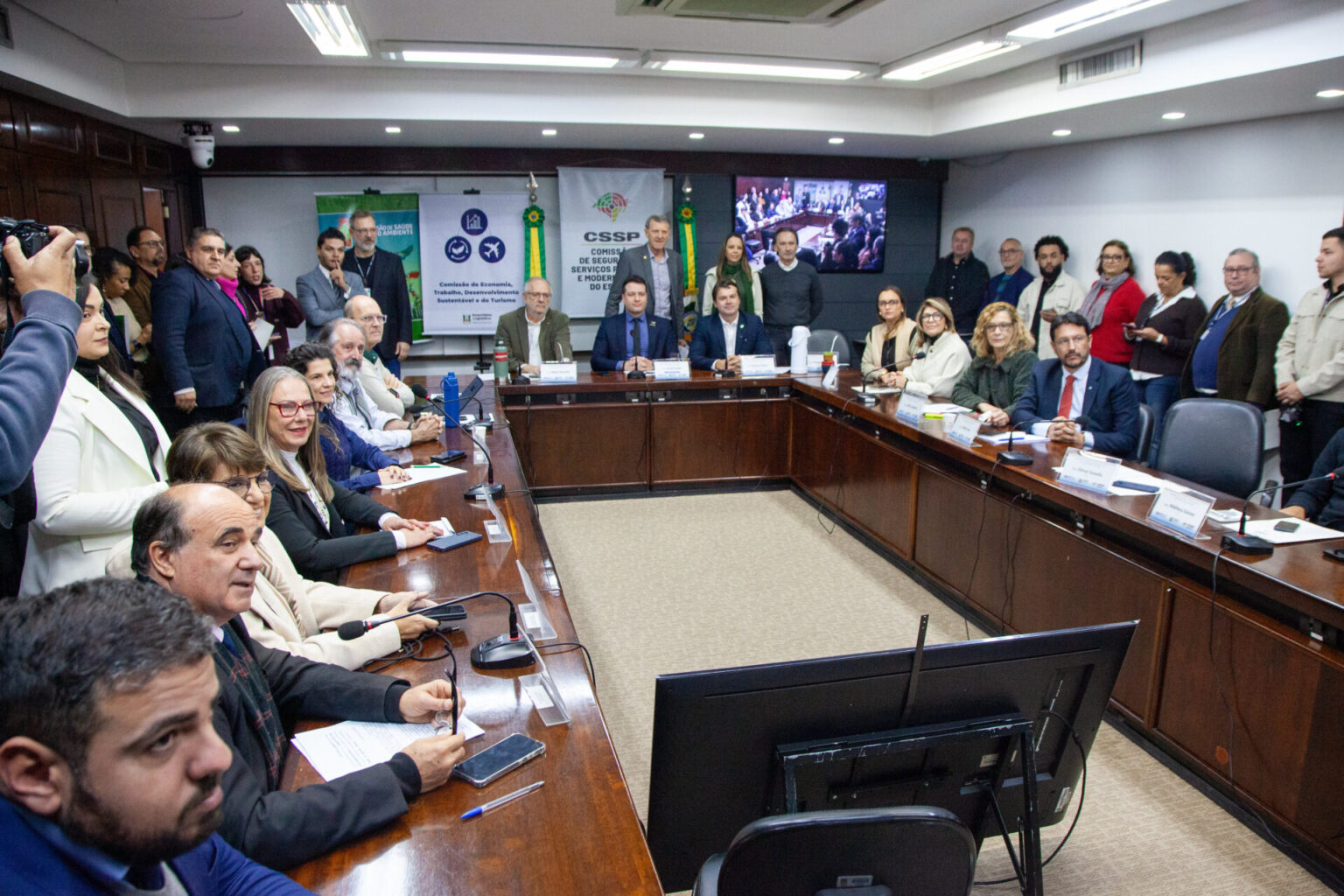 Projeto da CMPC gera alerta sobre consumo de água, efluentes e impactos à pesca no Guaíba Projeto da CMPC gera alerta sobre consumo de água, efluentes e impactos à pesca no Guaíba