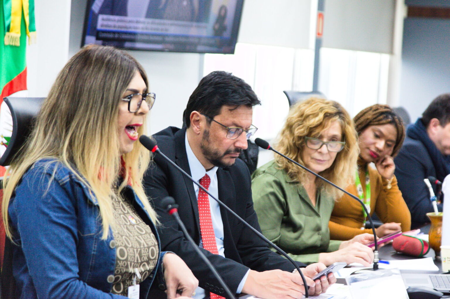 Audiência Pública debate dificuldades de acesso a direitos da população trans no RS Audiência Pública debate dificuldades de acesso a direitos da população trans no RS