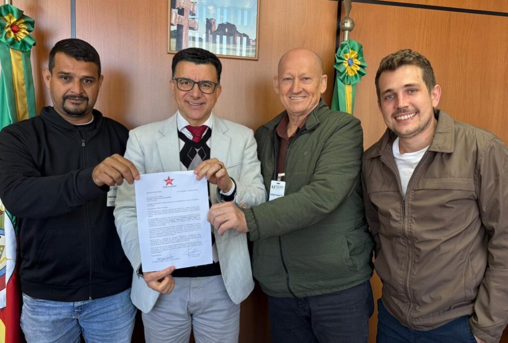 Jeferson garante novos investimentos para a saúde e destina R$ 200 mil para Cerro Largo Jeferson garante novos investimentos para a saúde e destina R$ 200 mil para Cerro Largo