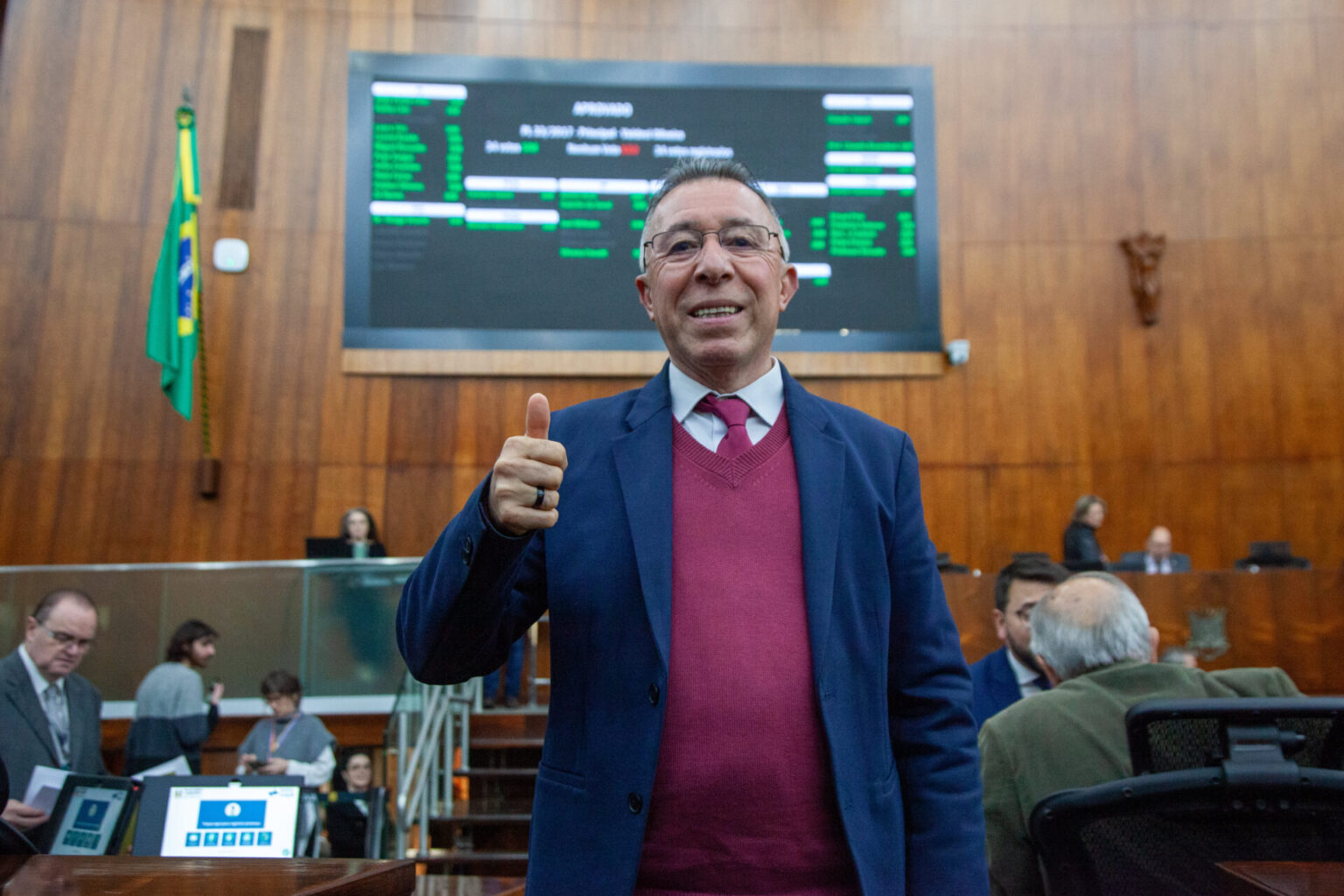 Projeto de Valdeci aprovado na Assembleia garante descanso digno à Enfermagem Projeto de Valdeci aprovado na Assembleia garante descanso digno à Enfermagem
