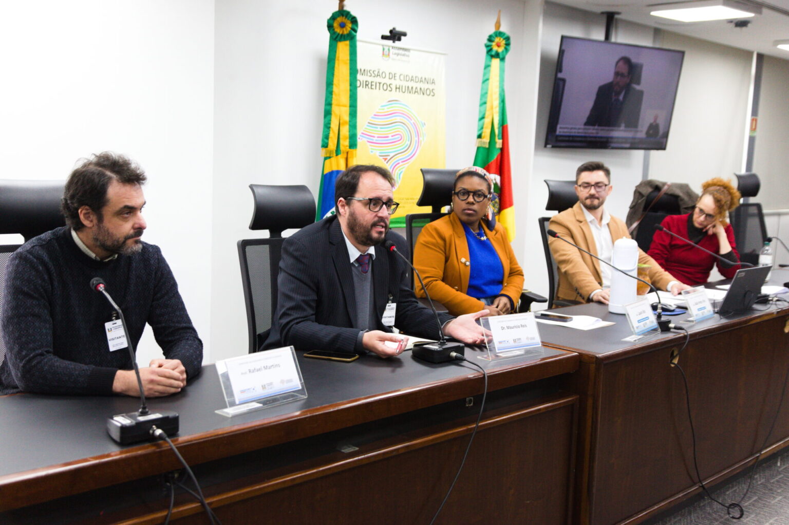 Comissão de Direitos Humanos recebe denuncia de perseguição política e demissão de professor em Bento Gonçalves Comissão de Direitos Humanos recebe denuncia de perseguição política e demissão de professor em Bento Gonçalves
