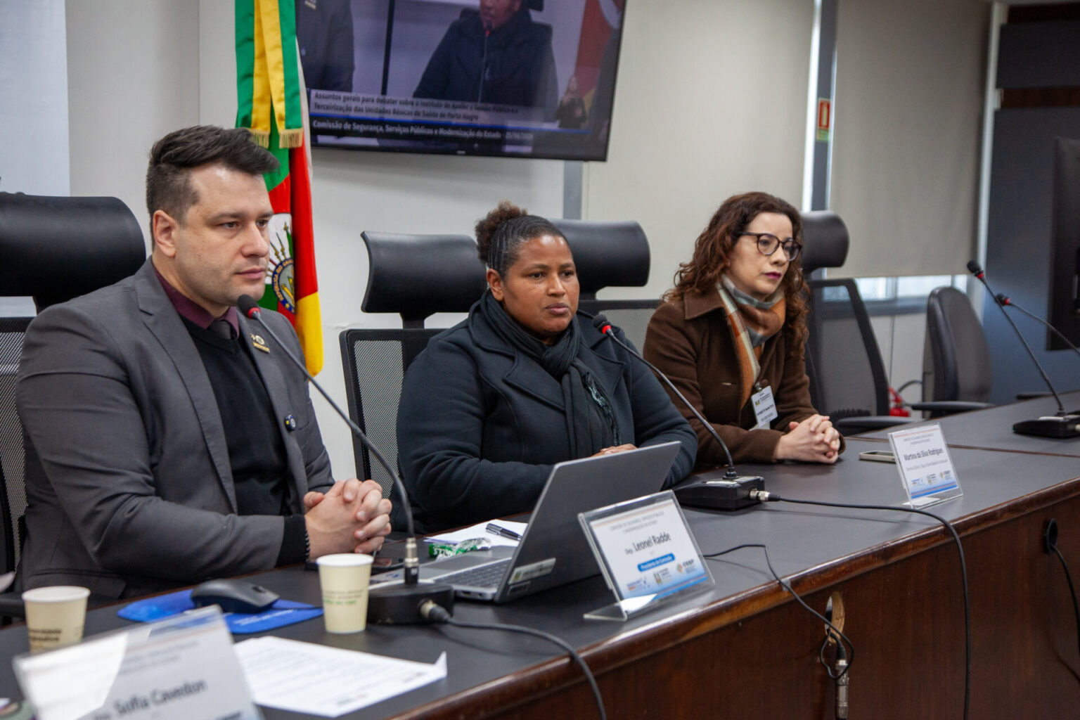 Trabalhadores da Atenção Primária denunciam cortes salariais de até 60% em audiência na Comissão de Segurança