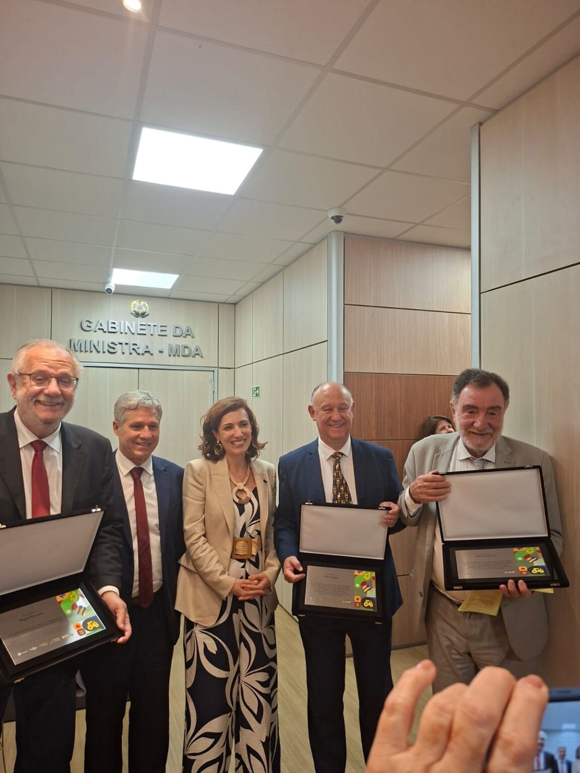 Reunião de ex-ministros e atual gestão do MDA debate desafios da agricultura familiar Reunião de ex-ministros e atual gestão do MDA debate desafios da agricultura familiar