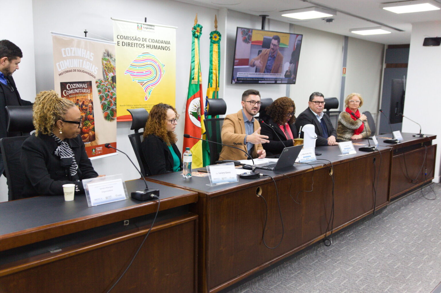CCDH lança cartilha sobre cozinhas solidárias e reforça papel das iniciativas no combate à fome CCDH lança cartilha sobre cozinhas solidárias e reforça papel das iniciativas no combate à fome