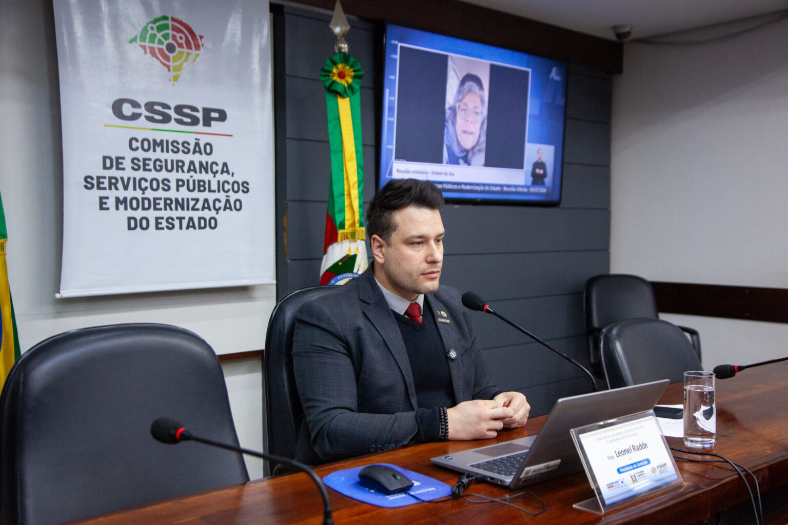 PEC que garante isonomia na aposentadoria de policiais femininas é aprovada na CSSP PEC que garante isonomia na aposentadoria de policiais femininas é aprovada na CSSP