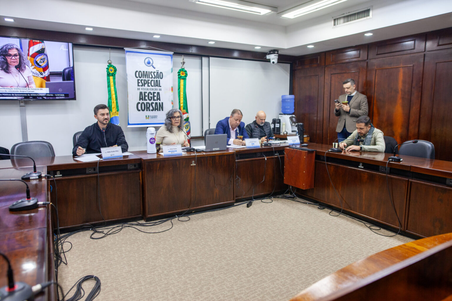 Comissão Especial cobra explicações do governo Leite e denuncia falhas da Aegea/Corsan Comissão Especial cobra explicações do governo Leite e denuncia falhas da Aegea/Corsan