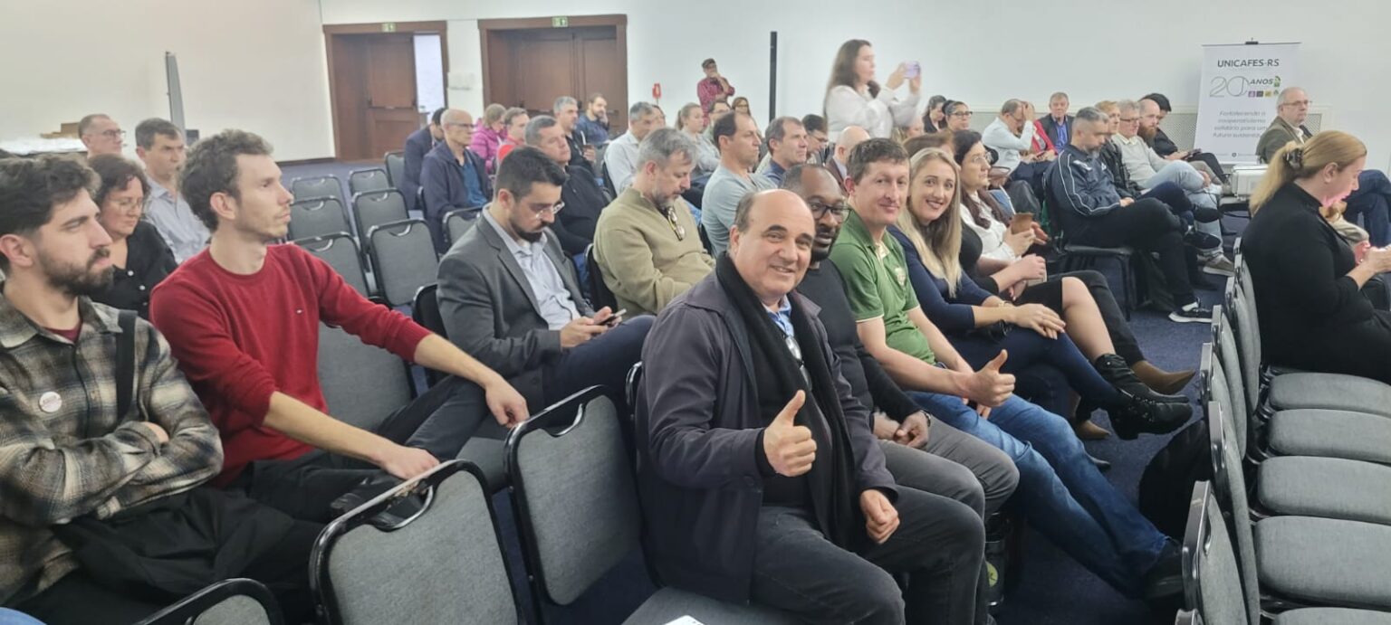 Zé Nunes participa de celebração dos 20 anos da Unicafes-RS