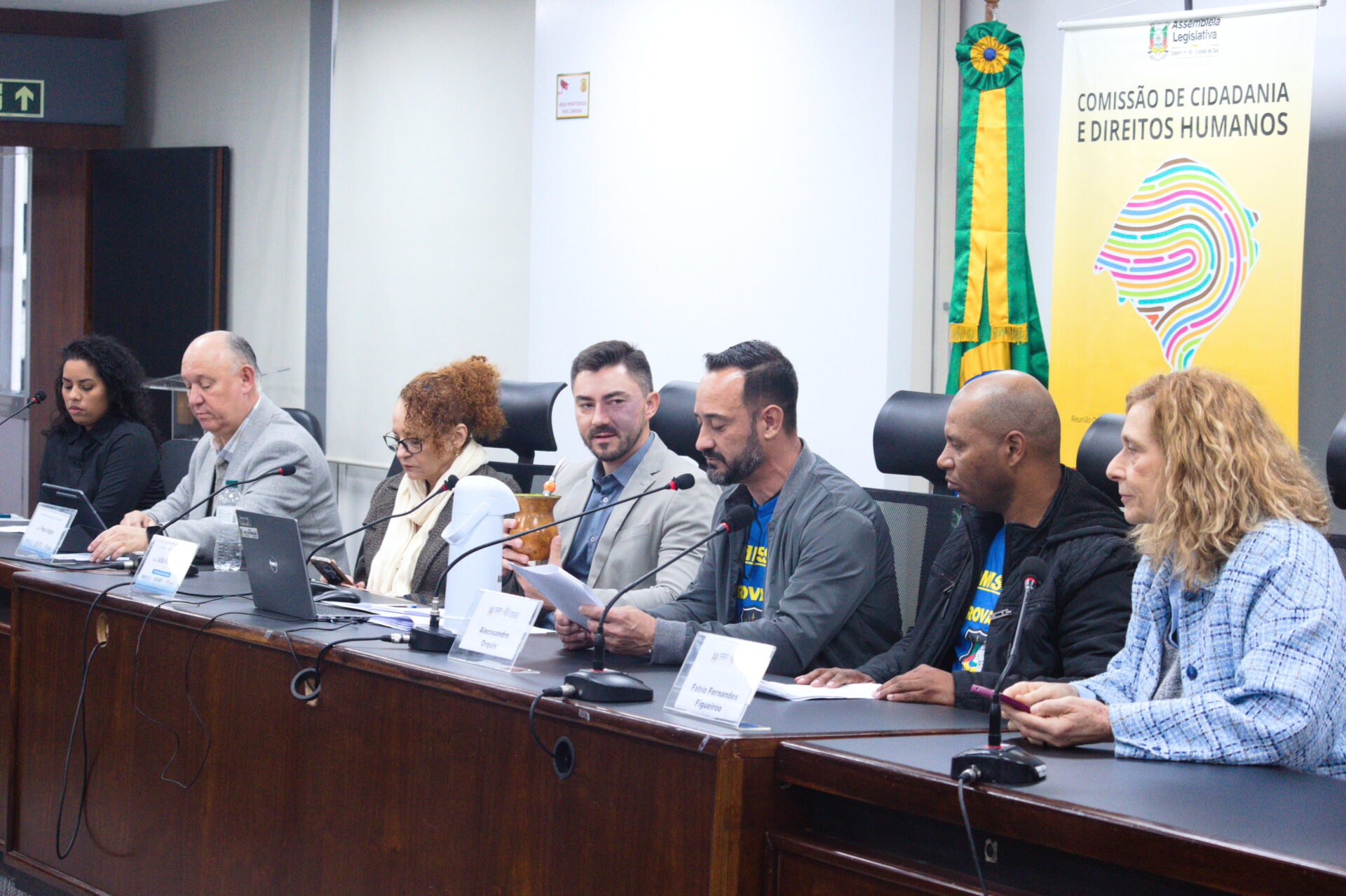Aprovados no concurso da FASE cobram nomeações diante de déficit de servidores