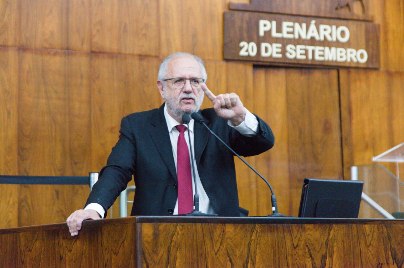 Bancada do PT critica posição de Zucco sobre vitória de Lula e defende respeito à democracia Bancada do PT critica posição de Zucco sobre vitória de Lula e defende respeito à democracia