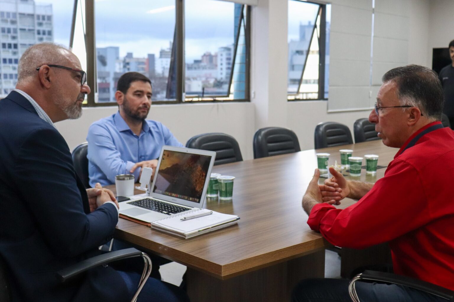 Eleito para a Câmara Federal, Valdeci visita prefeito de Santa Maria e reforça parceria local e regional